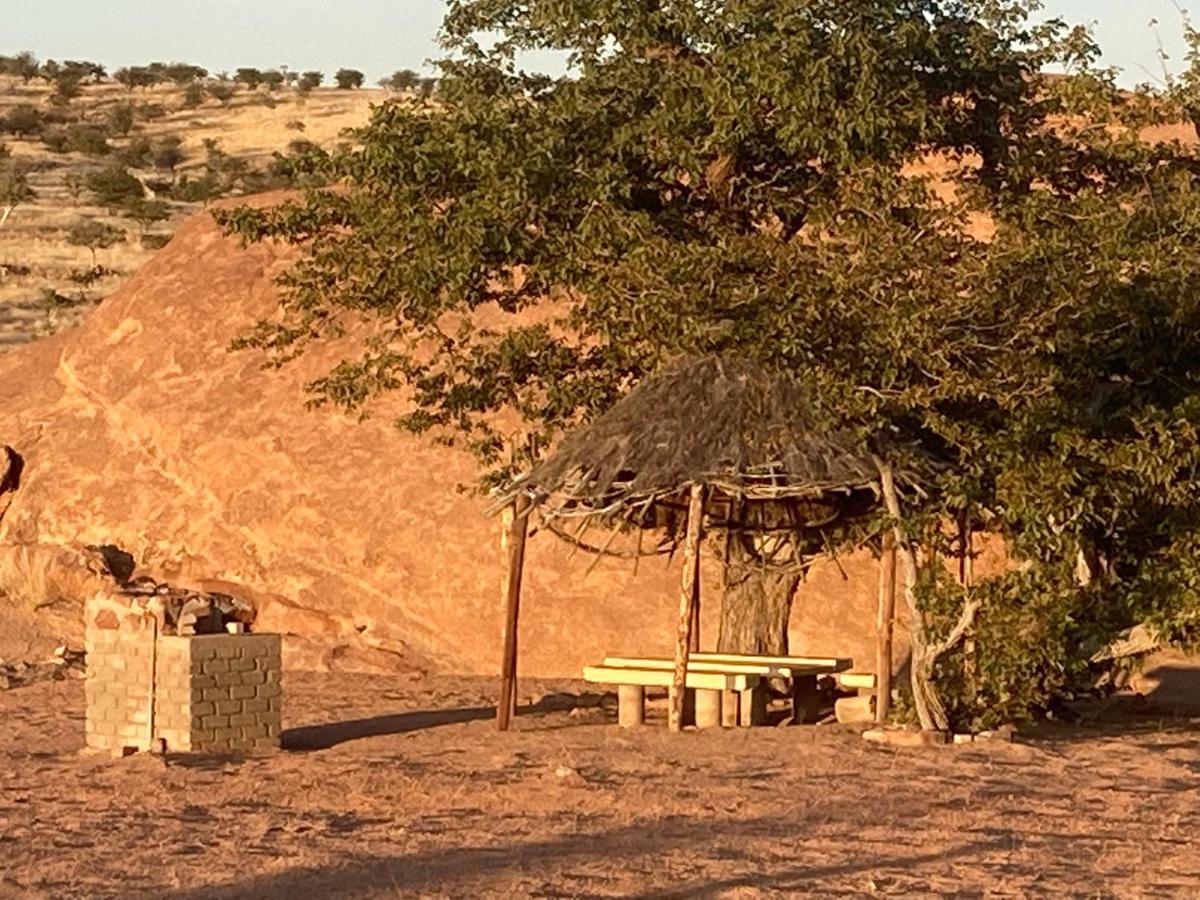 Ozohere Campsite And Himba Village Uis Luaran gambar